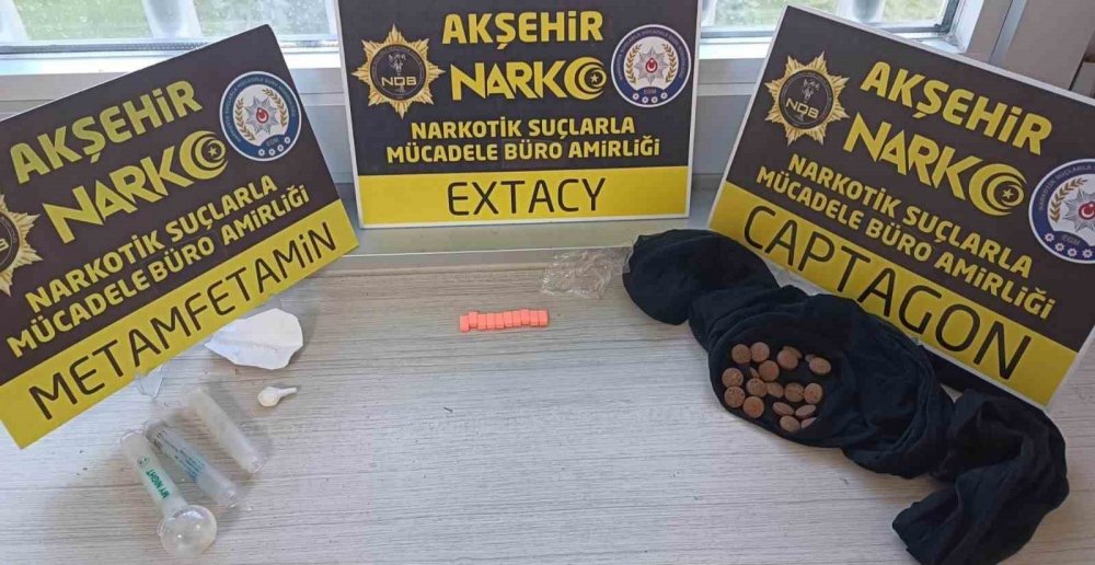 Konya'da kiralık araçla yakalanan zehir tacirleri uyuşturucuları bakın nereye saklamış