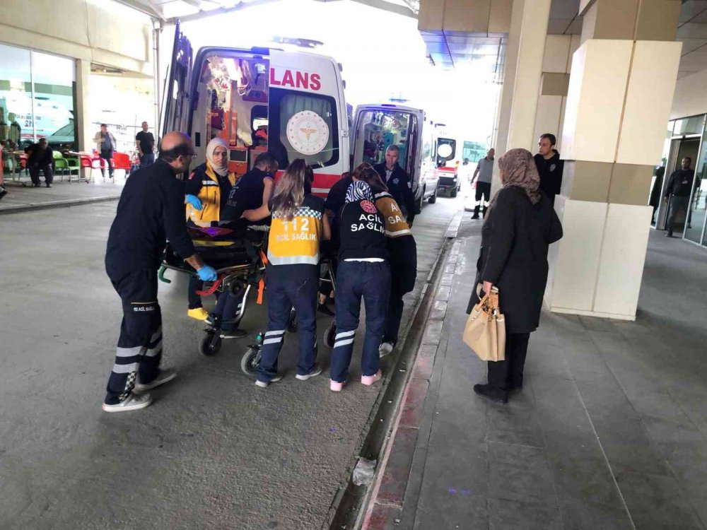 Konya’da motosiklet ile otomobil çarpıştı, yaralılar var