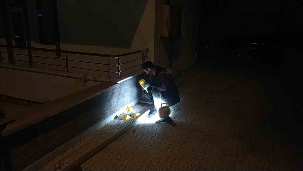 Evin bahçesinden pompalı tüfekle etrafa ateş açtılar