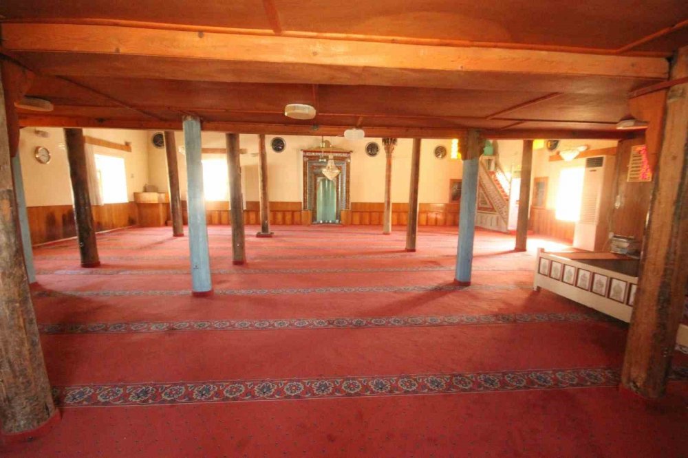 Konya’nın 658 yıllık çivisiz camisi ziyaretçilerini bekliyor
