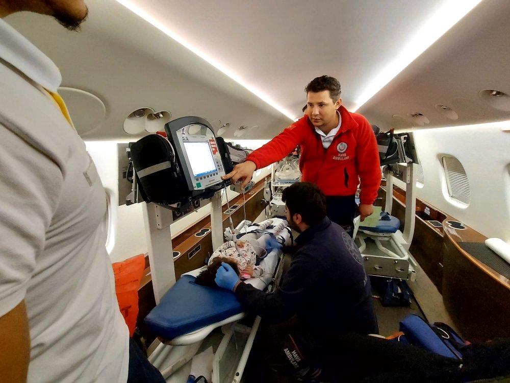 Ambulans uçak ile 24 saat hasta sevki