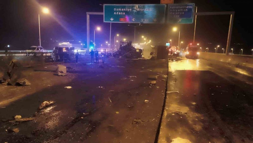 TAG Otoyolu’nda freni patlayan tır dehşet saçtı: 3 ölü, 11 yaralı