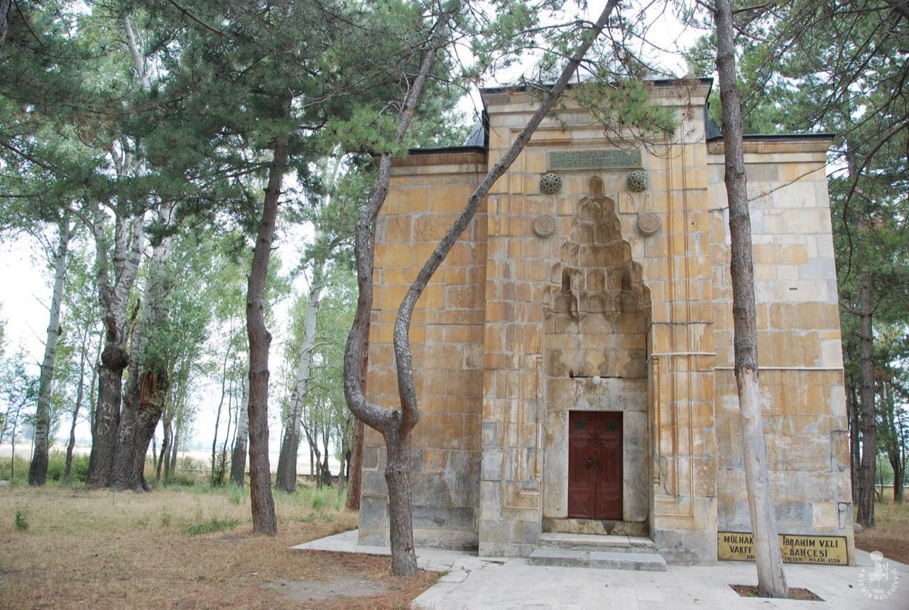 haci-ibrahim-veli-sultan-turbesi.jpg
