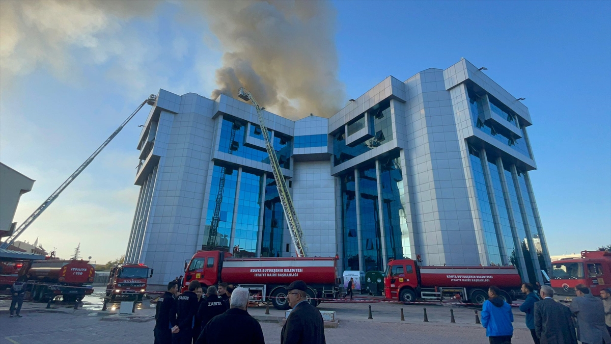 karatay-belediyesi-binasinda-yangin-cikti.jpg