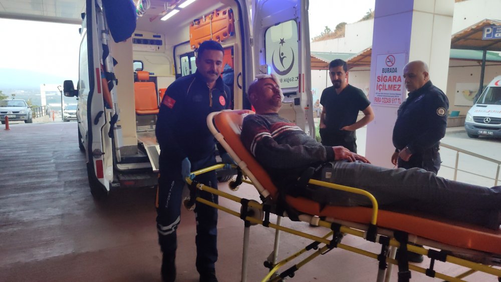 "İkimizden birisi ölecek" diye bağırmaya başlayıp, bıçakla saldırdı