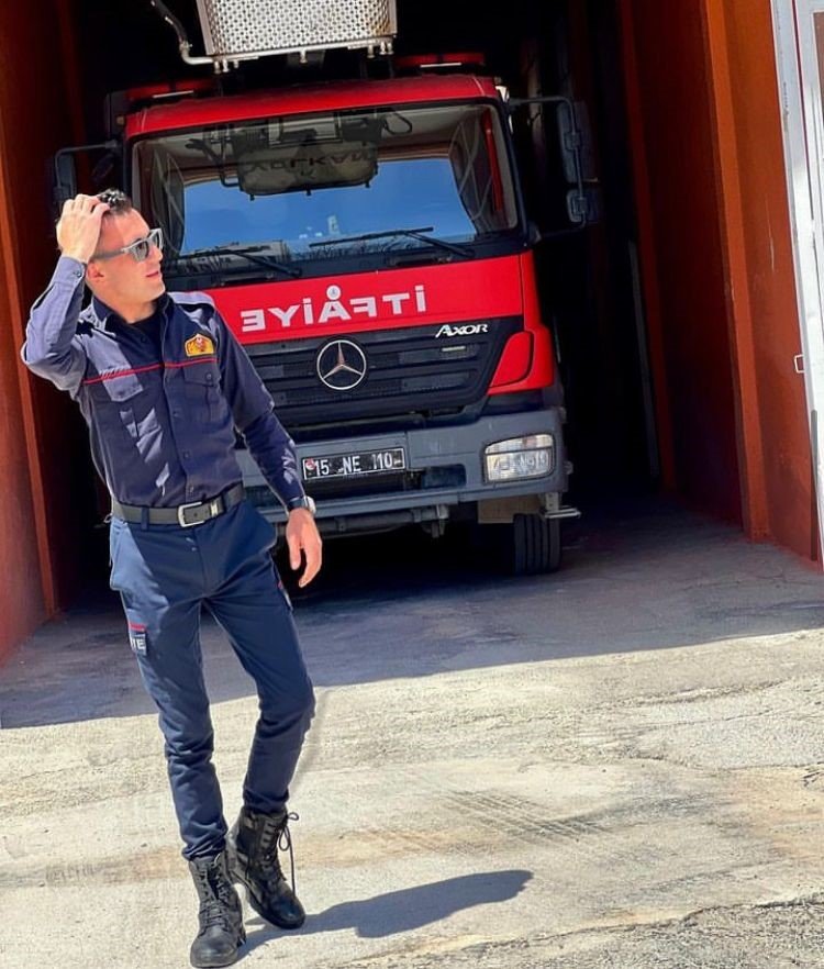 Otomobiliyle tarlaya uçan genç itfaiye eri hayatını kaybetti