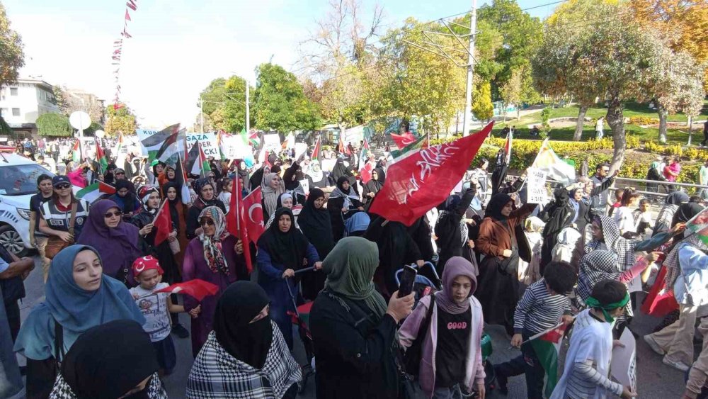 Konya’da annelerden büyük tepki! Yoğun kalabalıkla yürüyüş