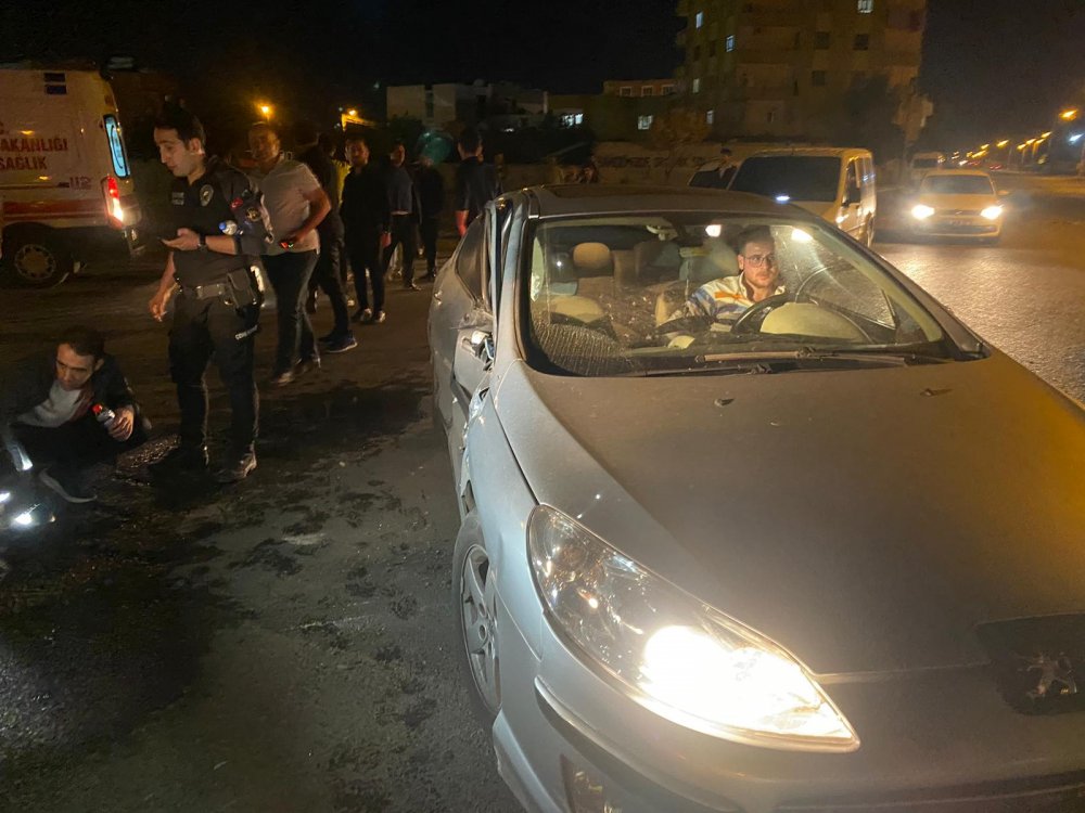 Zırhlı polis aracı ile otomobil çarpıştı: 3 yaralı