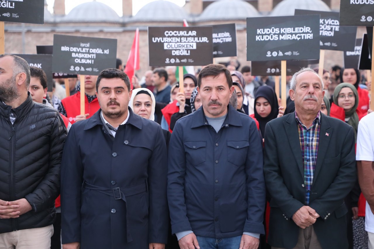 konyali-gencler-israilin-zulmune-sessiz-kalmadi-001.jpg