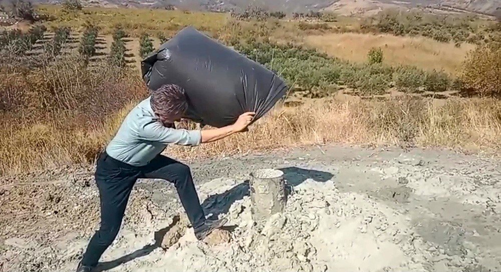 Su ararken buldular! 5 gündür boşa akıyor