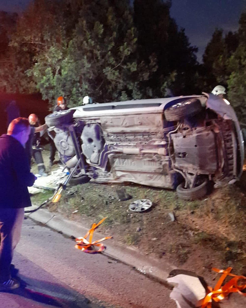 İşçi servisi, otomobile çarptı, onlarca yaralı var