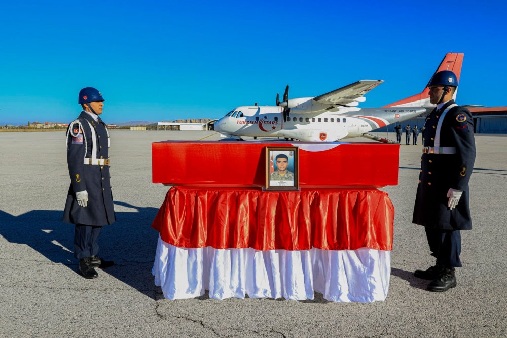 Şehit sözleşmeli er için Van'da uğurlama töreni