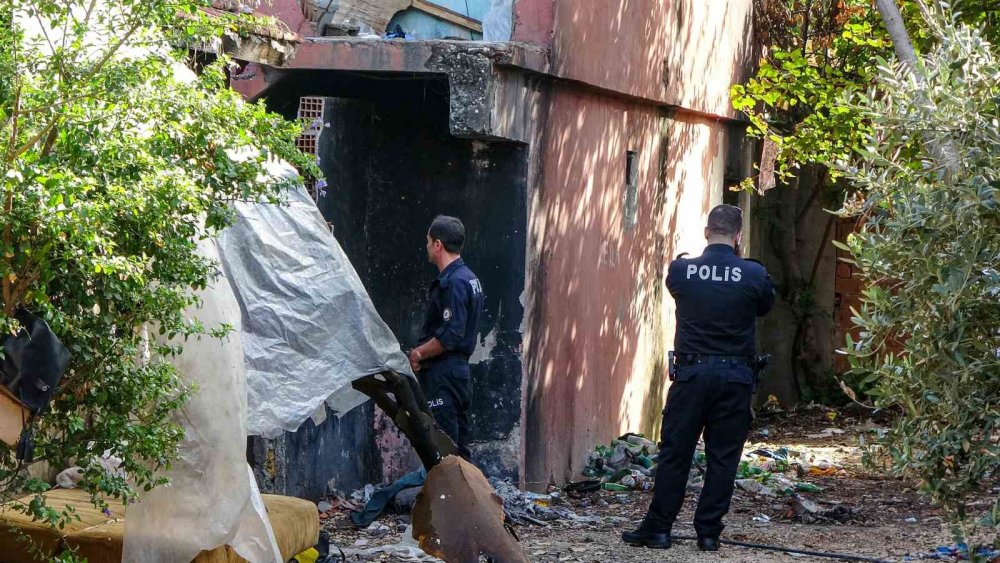 Antalya'da genç adamın şüpheli ölümü! Binada hareketsiz yatarken bulundu