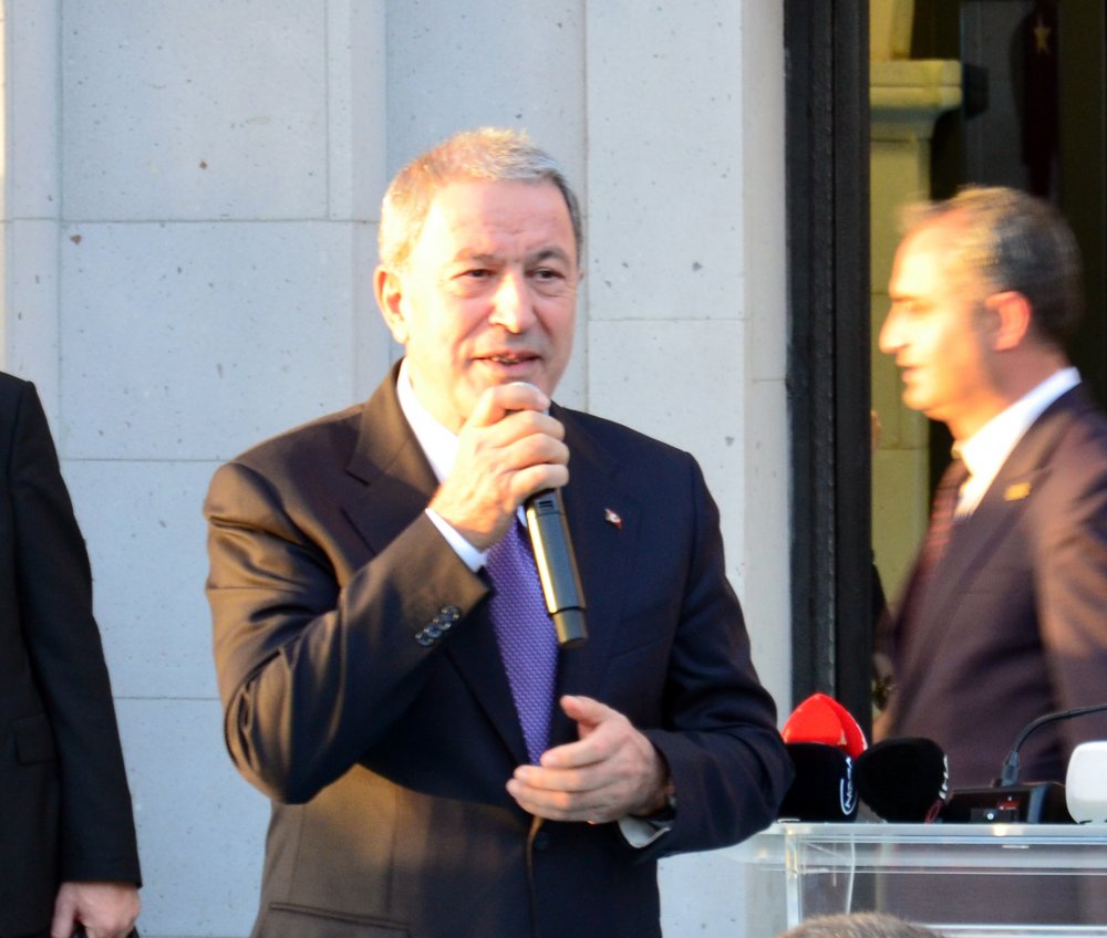 Hulusi Akar: Eli kanlı Netanyahu, masum insanları vurmaktan çekinmiyor