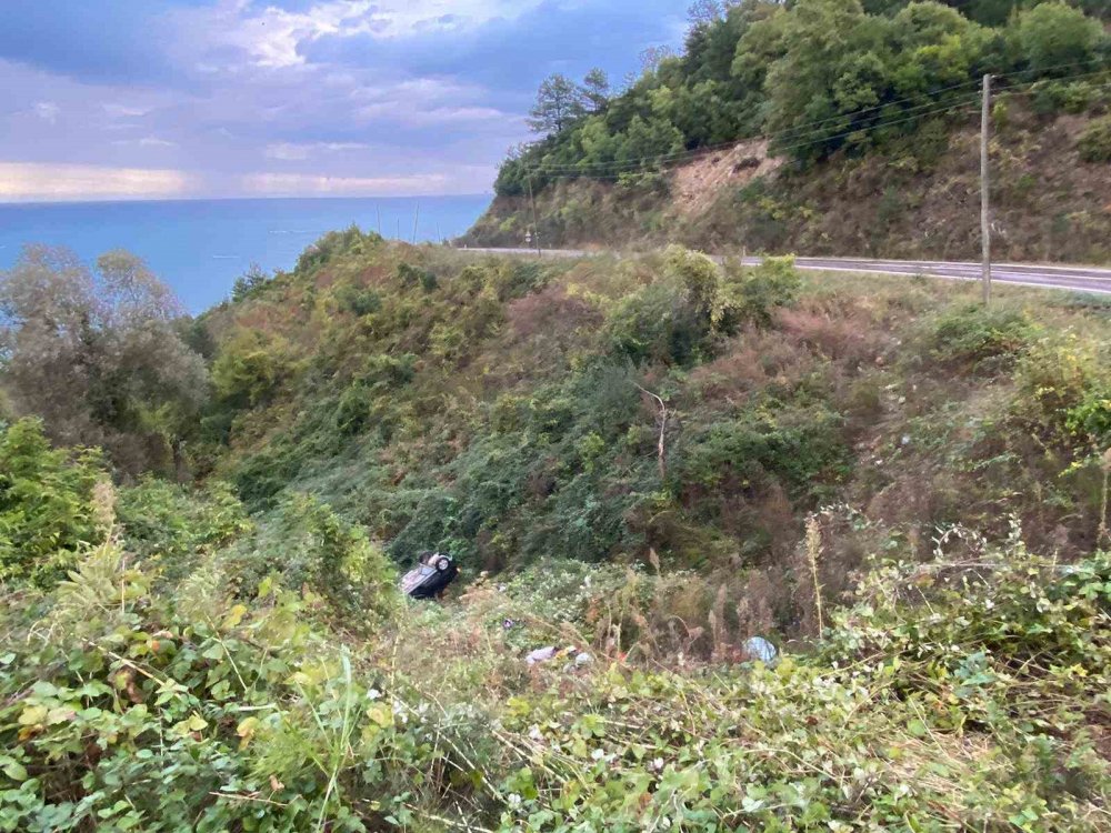 Otomobil 20 metreden uçtu: Yaralılar var