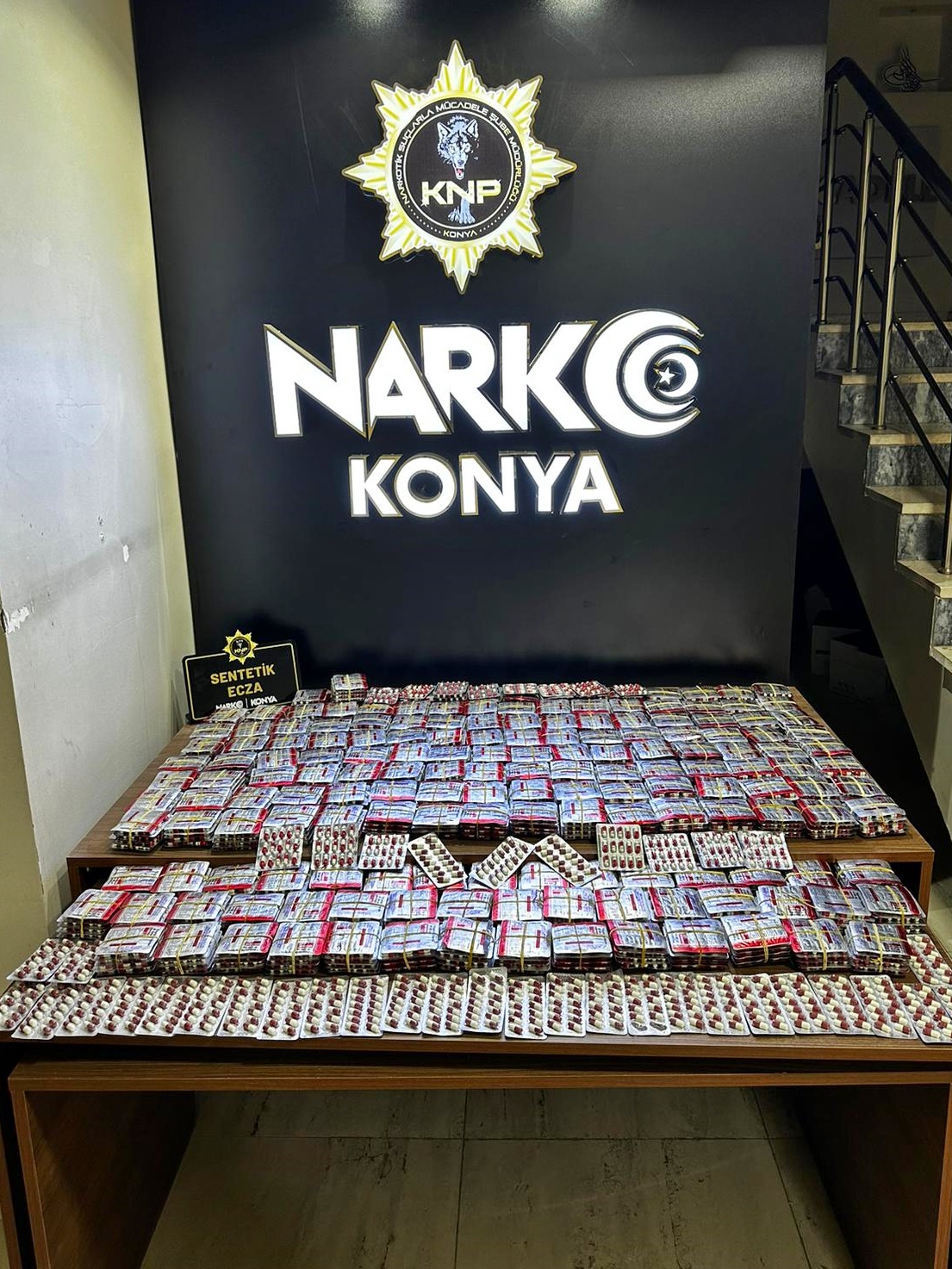 konya-merkezdeki-4-mahallede-uyusturucu-tacirlerine-darbe-001.jpg