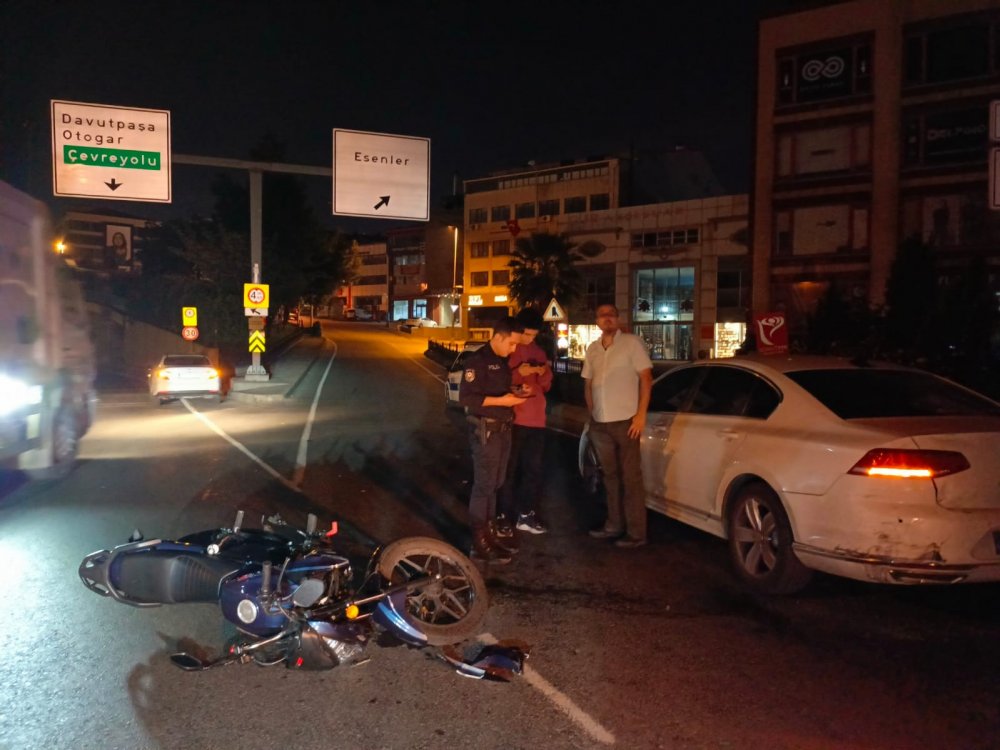 Motosiklet otomobile çarptı: 1 yaralı