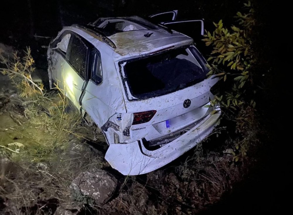 80 metrelik uçuruma yuvarlanan cipteki 5 kişi yaralandı