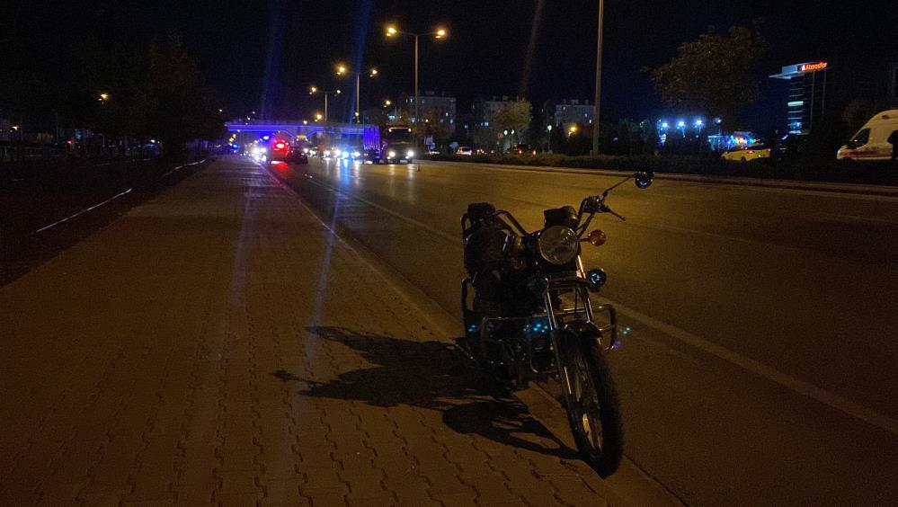 konyada-trafik-kazasi-motokurye-hayatini-kaybetti-001.jpg