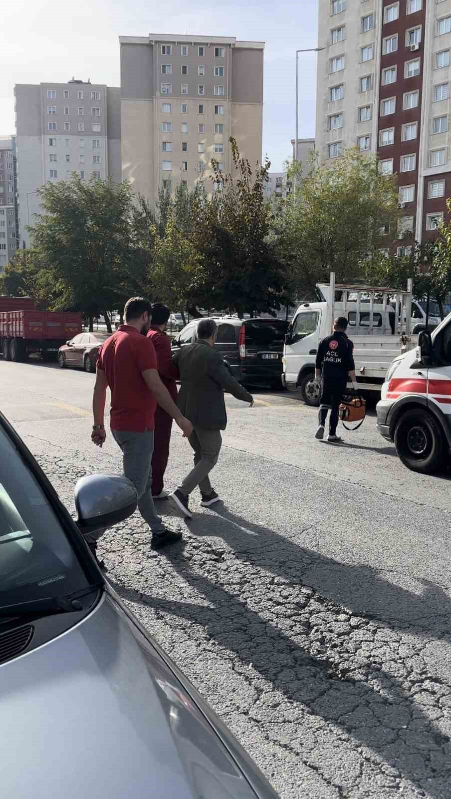 Öğretmen öğrencisini kitapla böyle dövdü