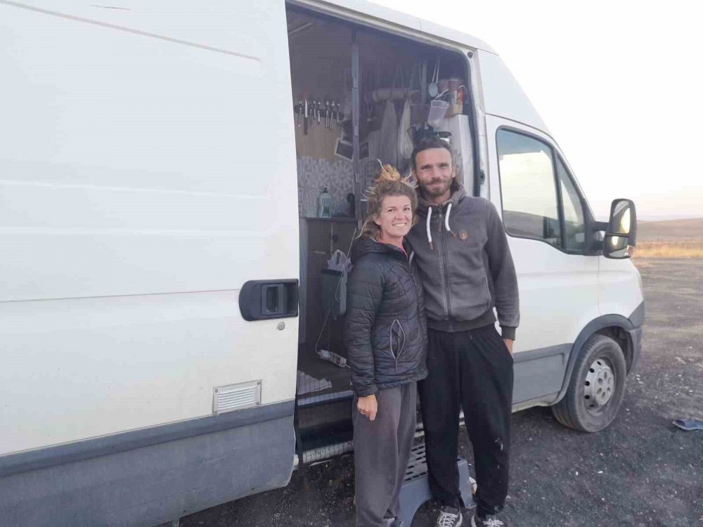 Fransız turistler Konya'da bakın nasıl kamp yaptılar!