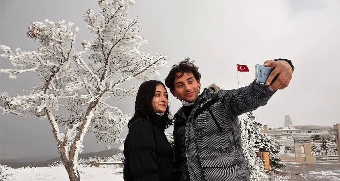 fotograf-cekmenin-puf-noktalari-vesikalik-ve-biyometrik-fotograf-arasindaki-fark-001.jpg