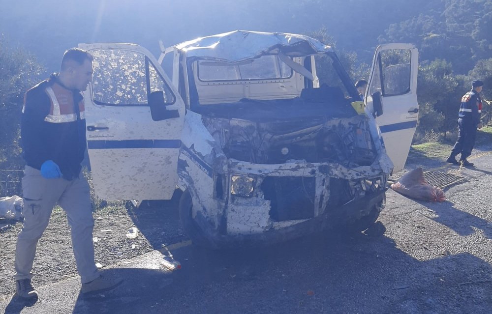 Aydın Çine’de kamyonet takla attı: 2 ölü
