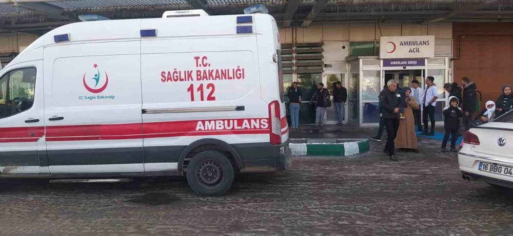 Ağrı’da öğrenci servisi kaza yaptı; 2’si ağır 21 yaralı