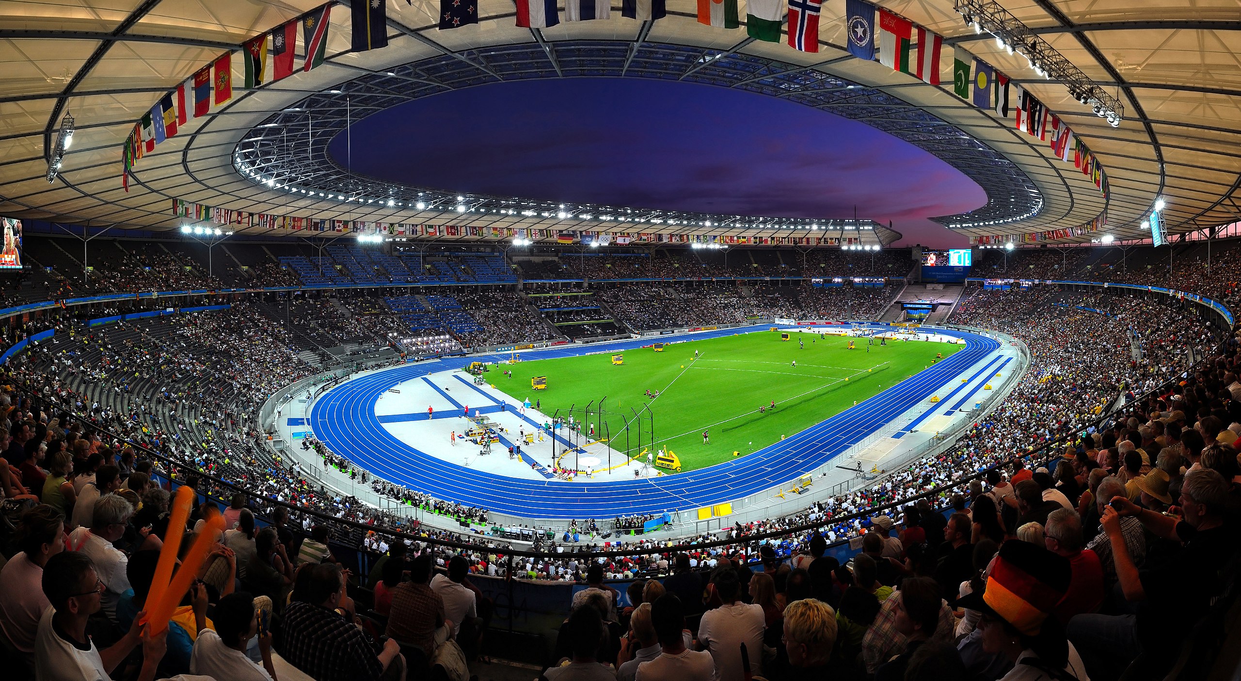 2560px-berliner-olympiastadion-night.jpg