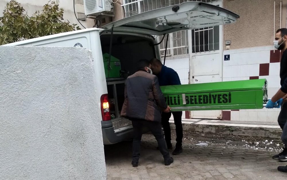 Haber alınamıyordu, elleri arkadan bağlı tavana asılı cesedi bulundu