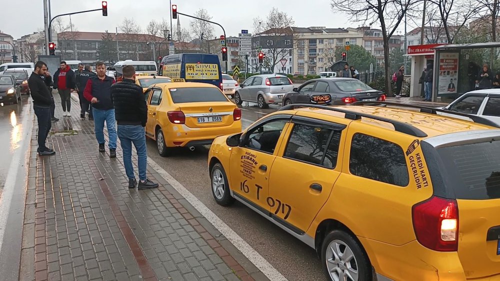 Bursa'da 15 yaşındaki çocuk, taksi şoförüne dehşeti yaşattı