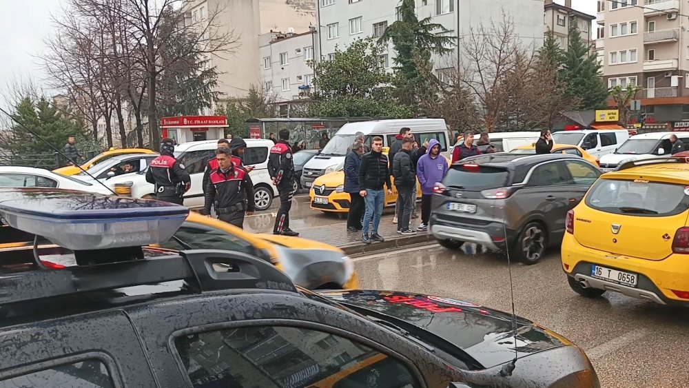 Bursa'da 15 yaşındaki çocuk, taksi şoförüne dehşeti yaşattı