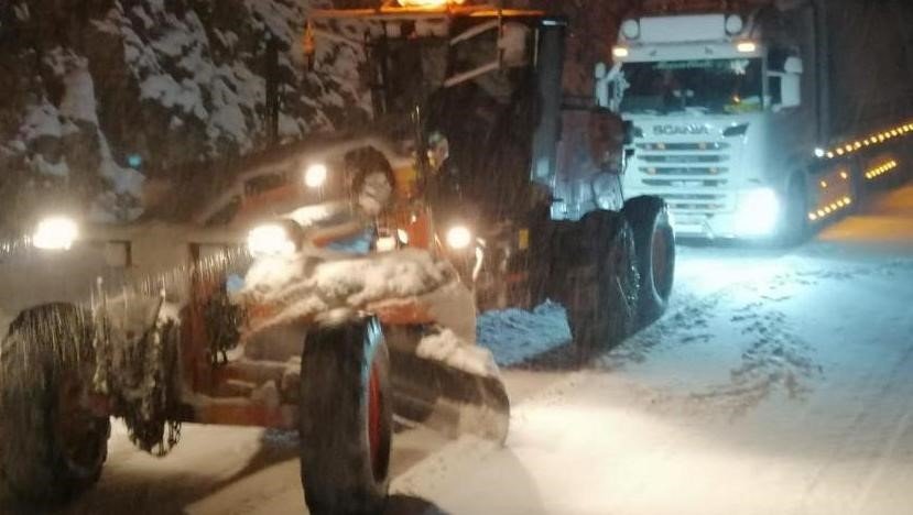 Konya-Antalya karayolunda kar yağışı... O araçların geçişine izin yok