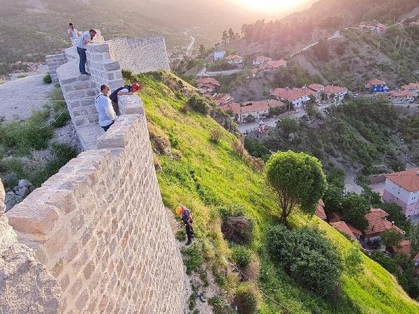 Oğlunu surdan atmakla suçlanan anneye indirimle müebbet hapis