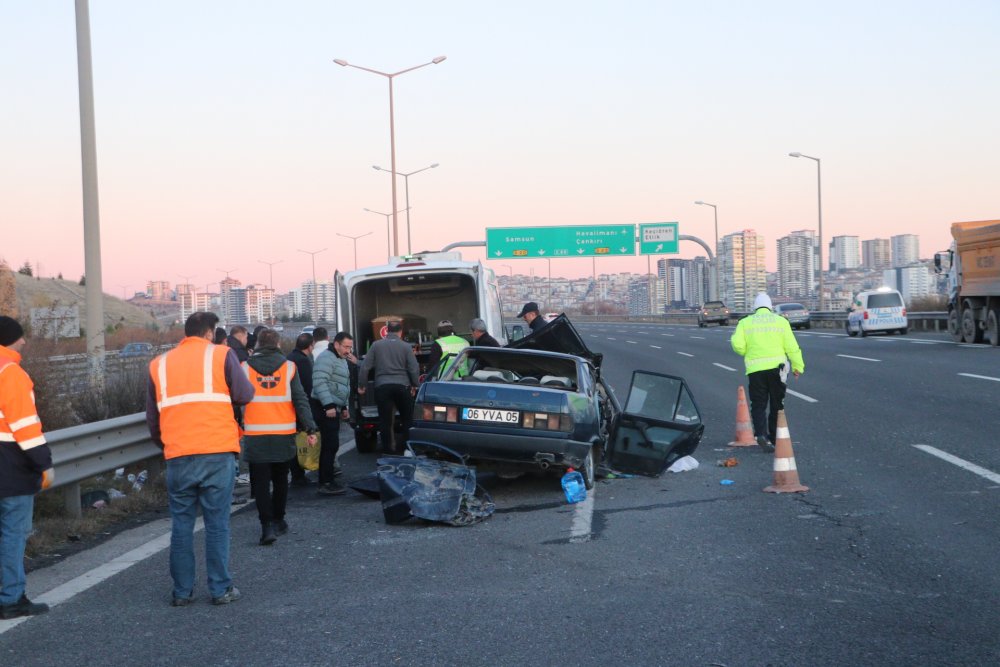 Otomobil kamyona çarptı; 1 ölü, 4 yaralı