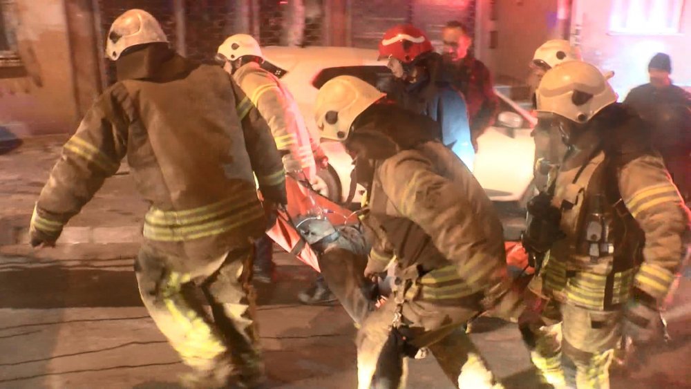 Mobilya atölyesinde yangın: 1 ölü, 1'i ağır 5 yaralı