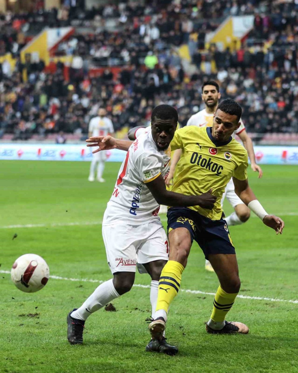 Kayserispor iç sahada ilk mağlubiyetini Fenerbahçe'den aldı