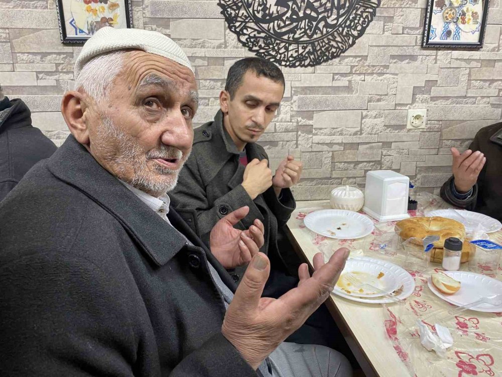 Konya'da meczuplara yemek yedirerek, diş kirası verip dua alıyorlar