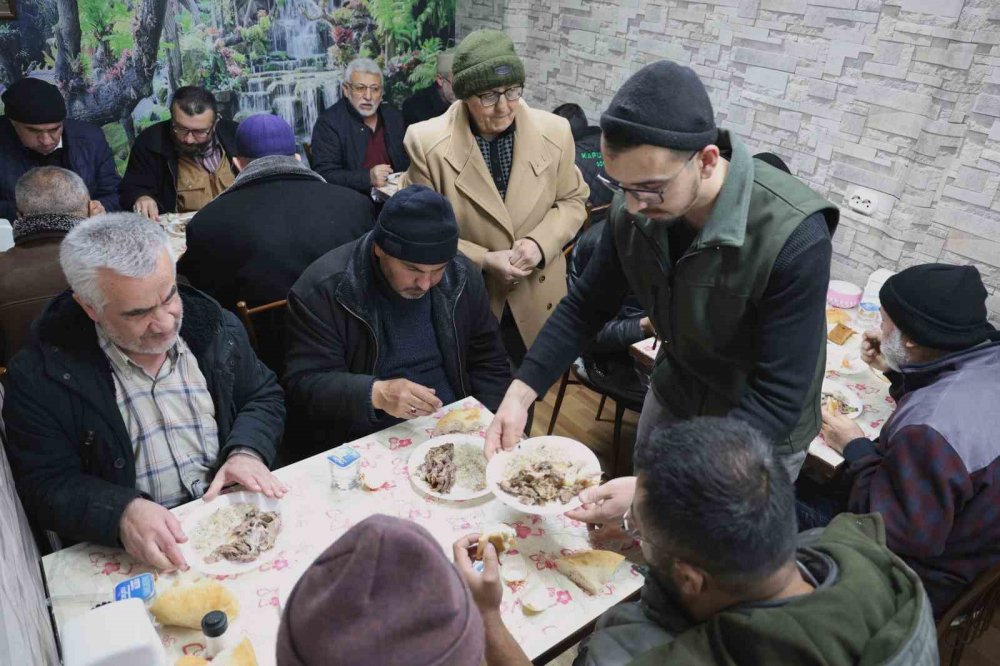 Konya'da meczuplara yemek yedirerek, diş kirası verip dua alıyorlar