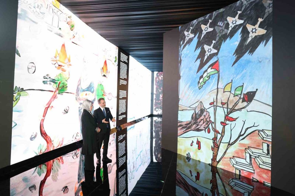 Emine Erdoğan “Kurşun Geçirmez Düşler: Gazzeli Çocuk Ressamlar Sergisi”ni ziyaret etti