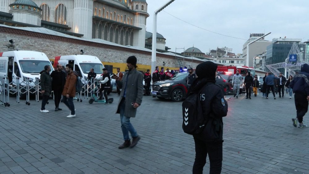 Taksim'de yeni yıla saatler kala hareketlilik başladı