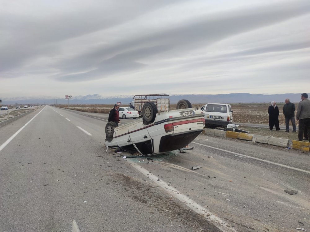 Konya'da iki otomobil çarpıştı: Çok sayıda yaralı var