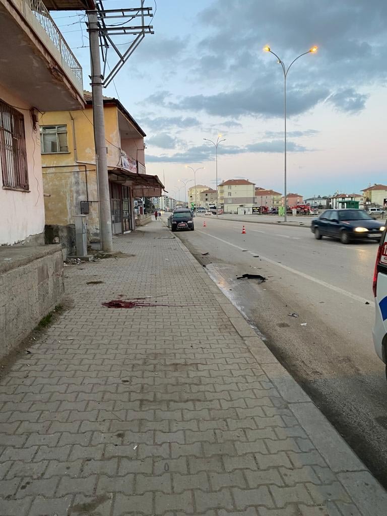 Konya'da otomobilin çarptığı liseli Zeynep, yaşamını yitirdi
