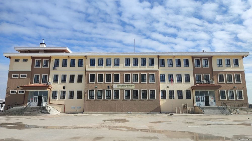 Konya'da çiftlik gibi okul! Serada mantar, ahırda koyun, kümeste tavuk...