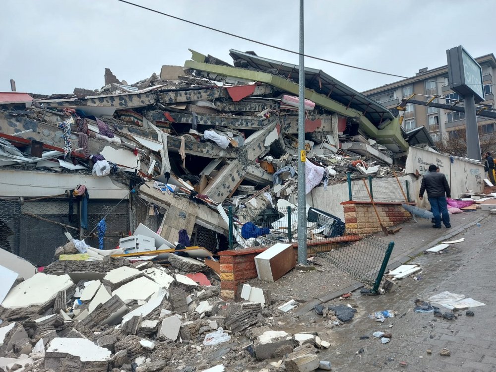 Depremde 44 kişinin öldüğü 'Said Bey Sitesi' davasında şantiye şefine tahliye