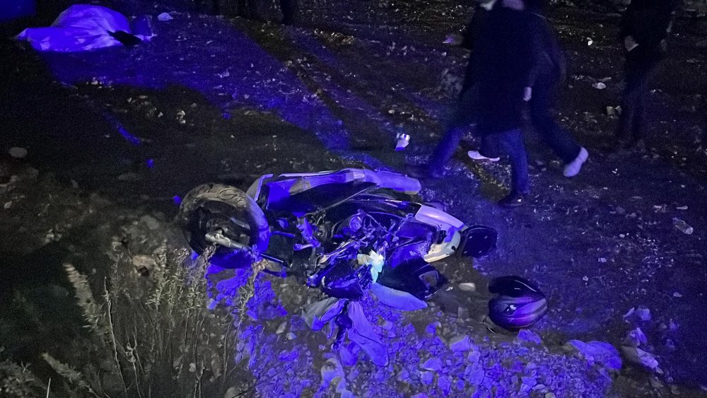 Alkollü sürücünün kullandığı hafif ticari araç, motosikletle çarpıştı: 1 ölü, 1 yaralı