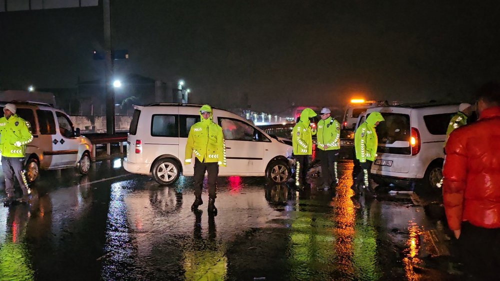 Zincirleme kazada 1'i ağır 3 kişi yaralandı