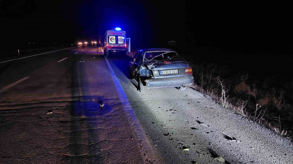 Konya'da tır otomobile arkadan çarptı!