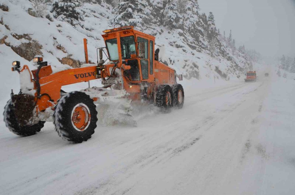 Antalya-Konya kara yolunda kar yağışı sürüyor! Alacabel'de son durum