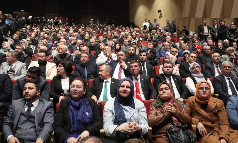 Denizli'de AK Parti'nin ilçe belediye başkan adayları açıklandı